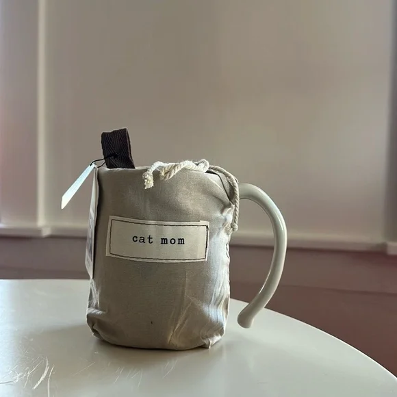 Cat Mom Heart Mug - Picture 1 of 4